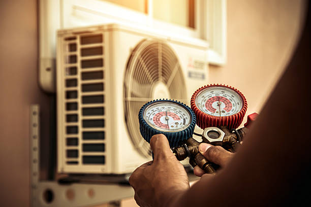 Professional Ac Installation technician working in Pine Island, TX